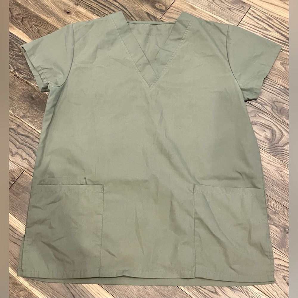 Green‎ Scrub Top S